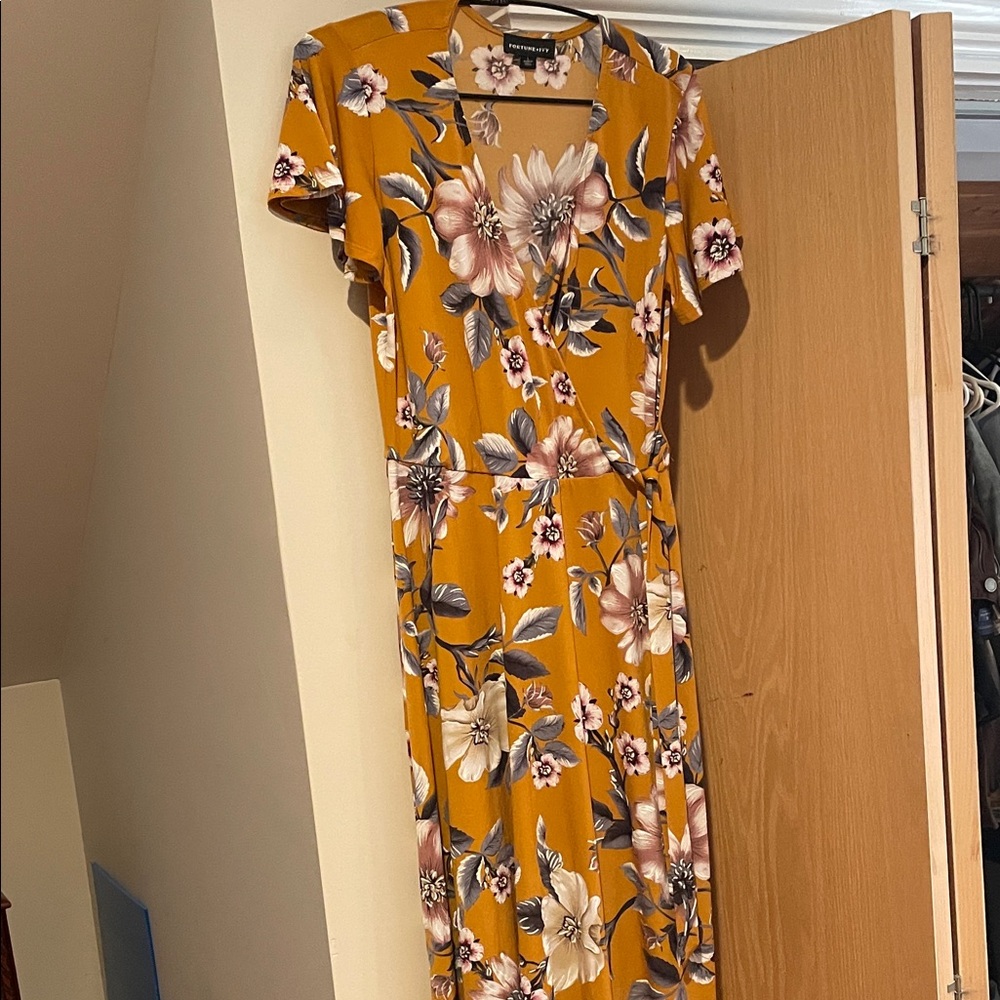 Chic Floral Midi Dress in Mustard